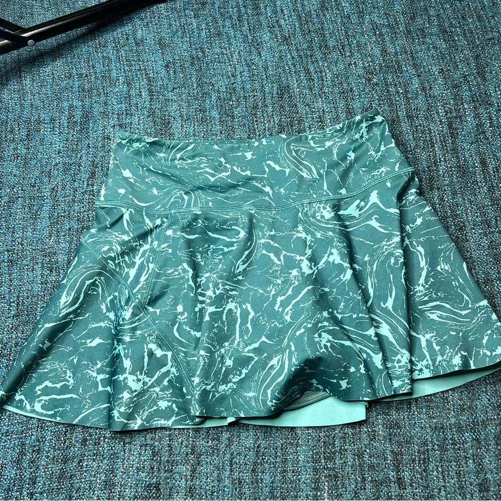 Athleta Ace Printed Tennis Skirt 13.5" in Teal Women's Size Small Built in Short